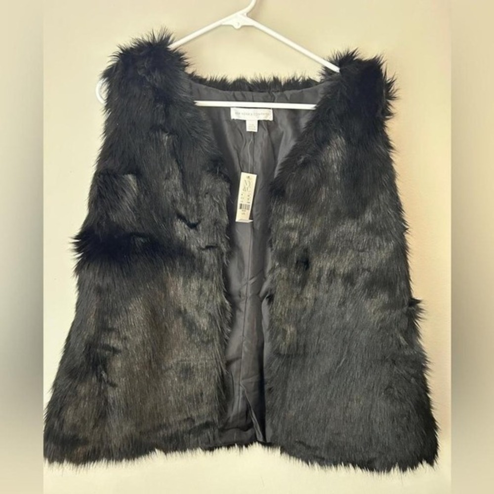 New York & Company Black Faux‎ Fur Vest SIZE L